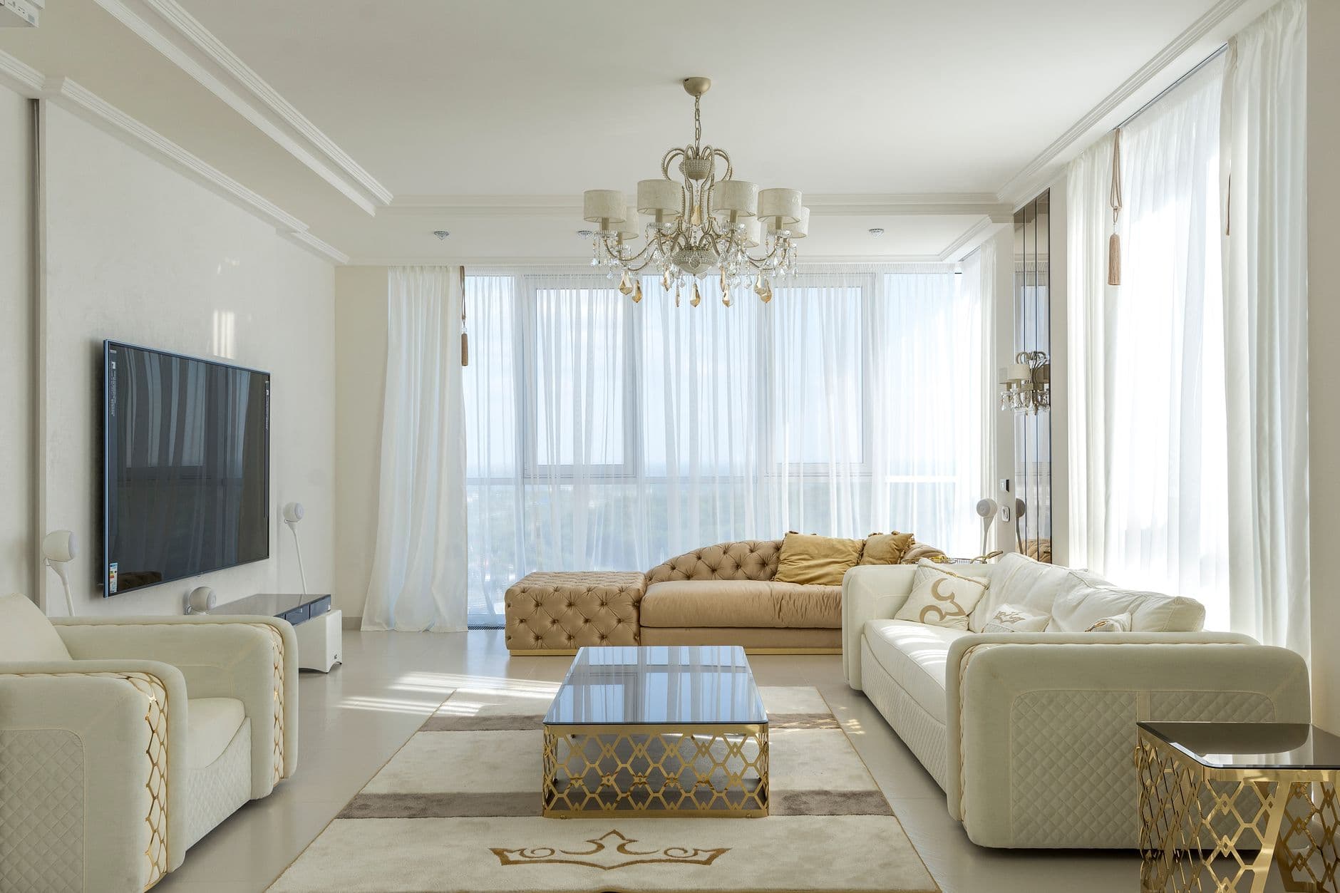 Couvreur professionnel posant tuiles terre cuite sur toiture renovation prix au m2